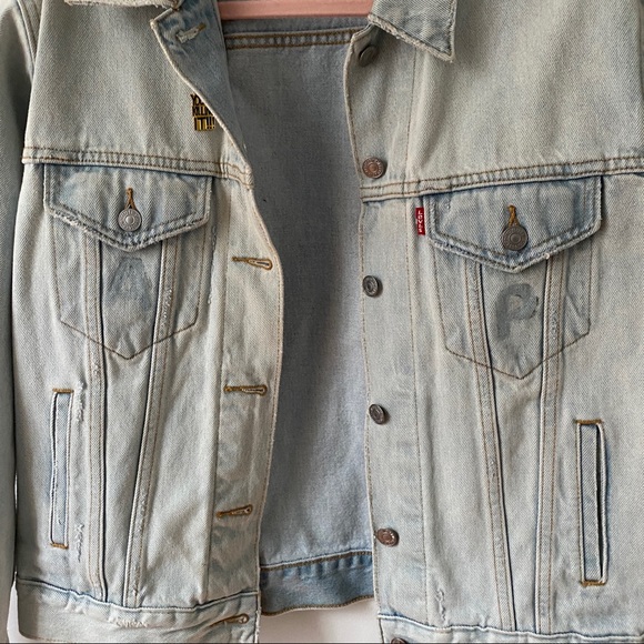 LEVI’S Light Wash Denim Jacket - Picture 4 of 4